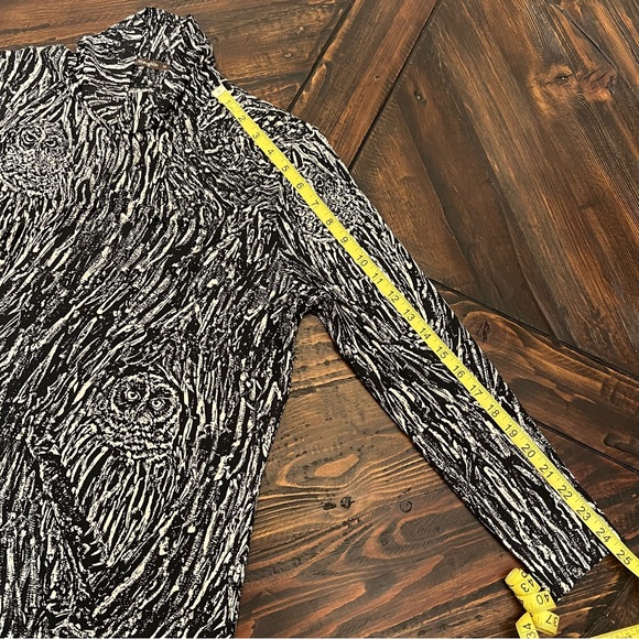 J.McLaughlin Owl Woodgrain Printed Jersey Knit Turtleneck, Medium (Petite) - Picture 10 of 11